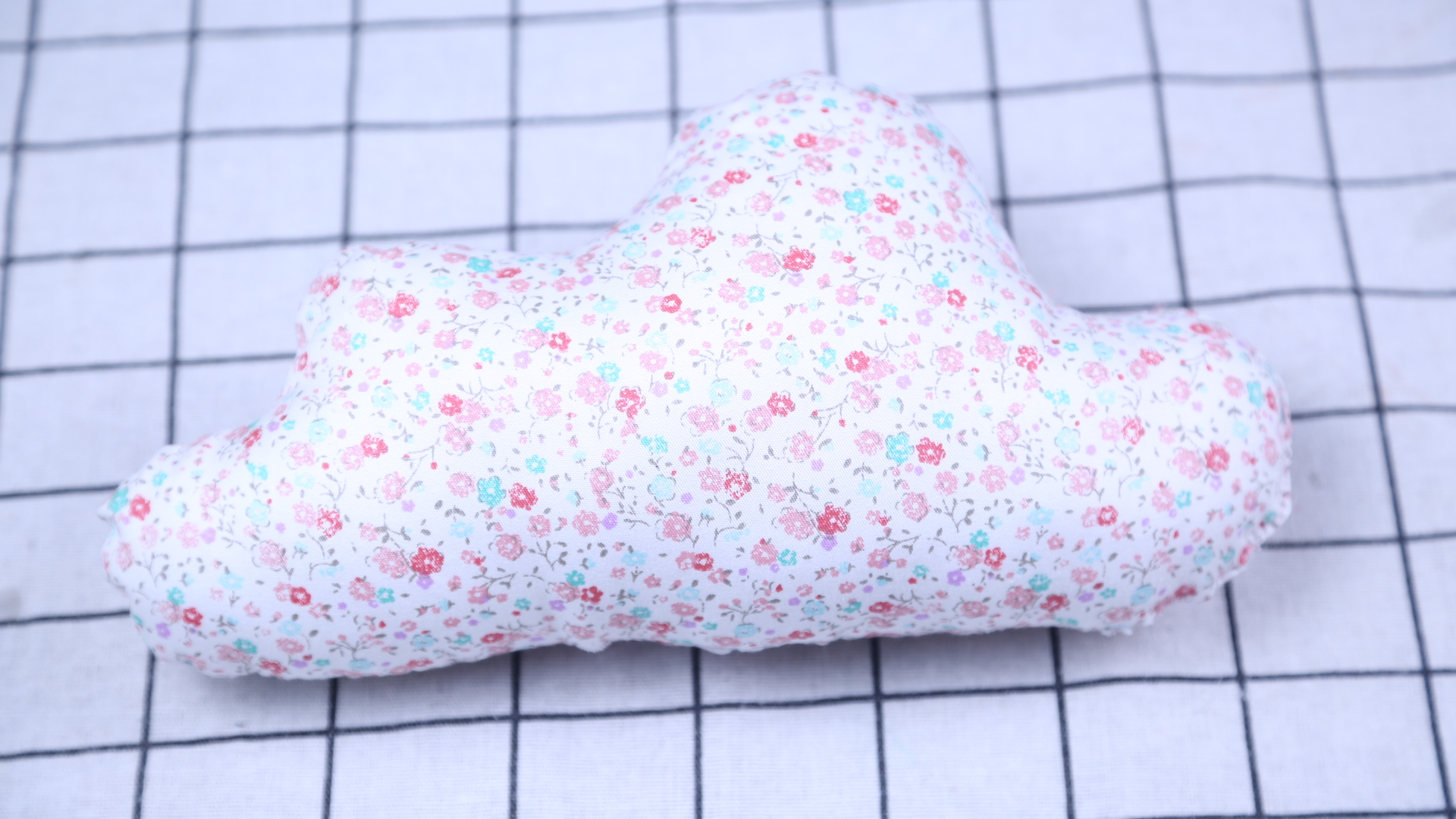 碎布条自制抱枕,碎布条填充抱枕