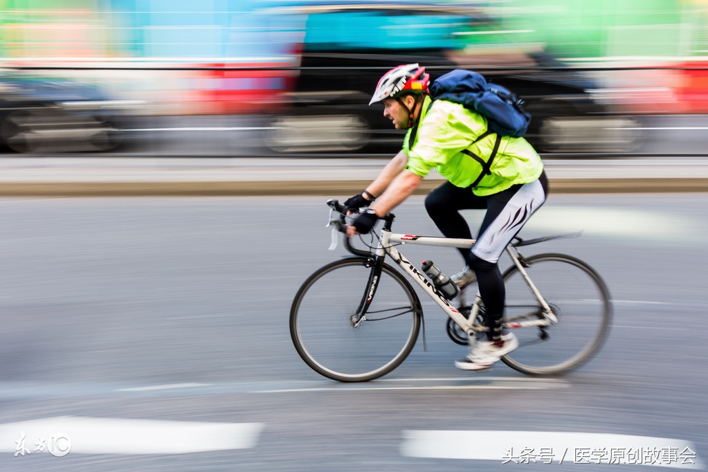 28岁小伙剧烈运动后下身肿胀，医生全力抢救，差一点命根不保！