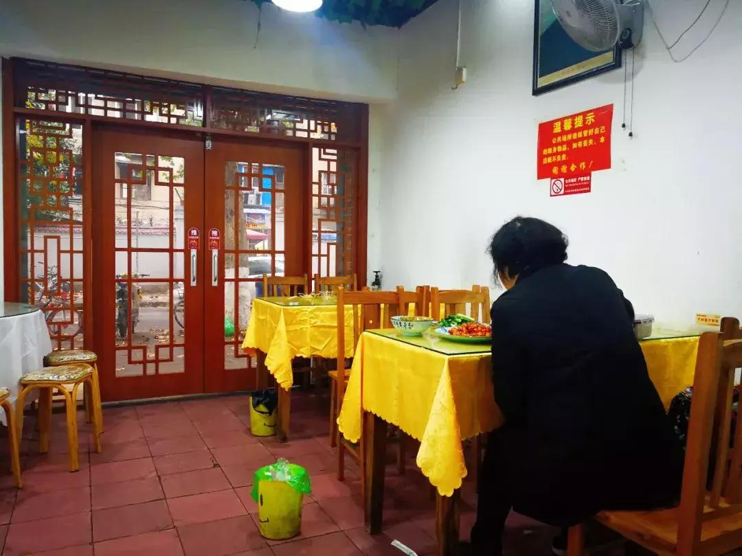 这几年酱黑鸭怎么越来越火,老字号黑鸭