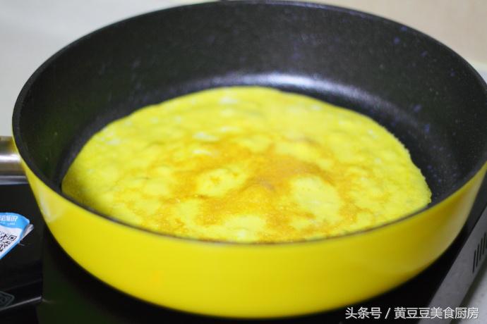 孩子不爱吃米饭，试试这种方法，把它做成紫菜包饭，肯定会抢着吃