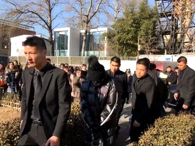 baby乔装现身,baby出席活动遭围堵