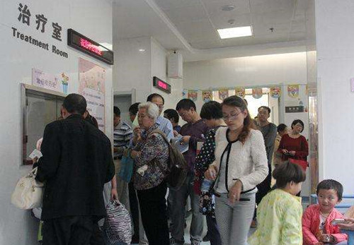 五个月龄宝宝流清鼻涕怎么办,5个月宝宝有点流鼻涕要看医生吧