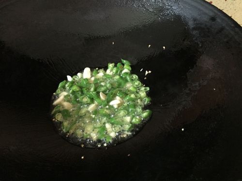 脆皮五花肉做什么菜好吃,特别下饭的五花肉小炒菜来了