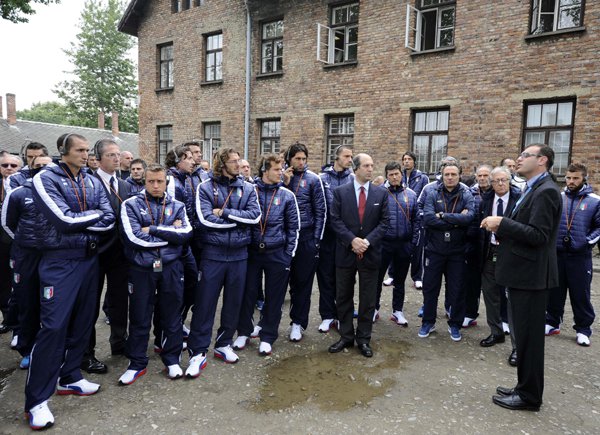 意大利队有救了!功勋儒帅愿意出山执教,40岁布冯能再拼两年吗?