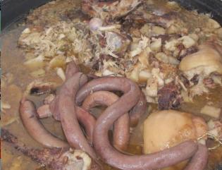 东北杀猪菜视频完整版老东北美食,东北的杀猪菜外地人吃的惯吗