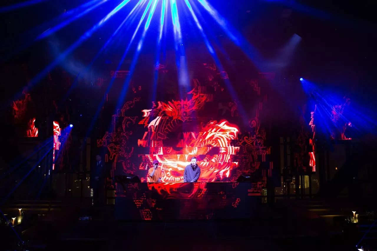 成都最高的酒吧，佳酿、美女、电音、轰趴，这个圣诞在这都能找到