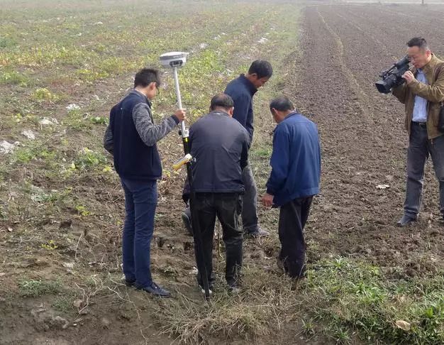 部分地区宣布已基本完成土地确权，写错的赶紧改，没拿到证去问！