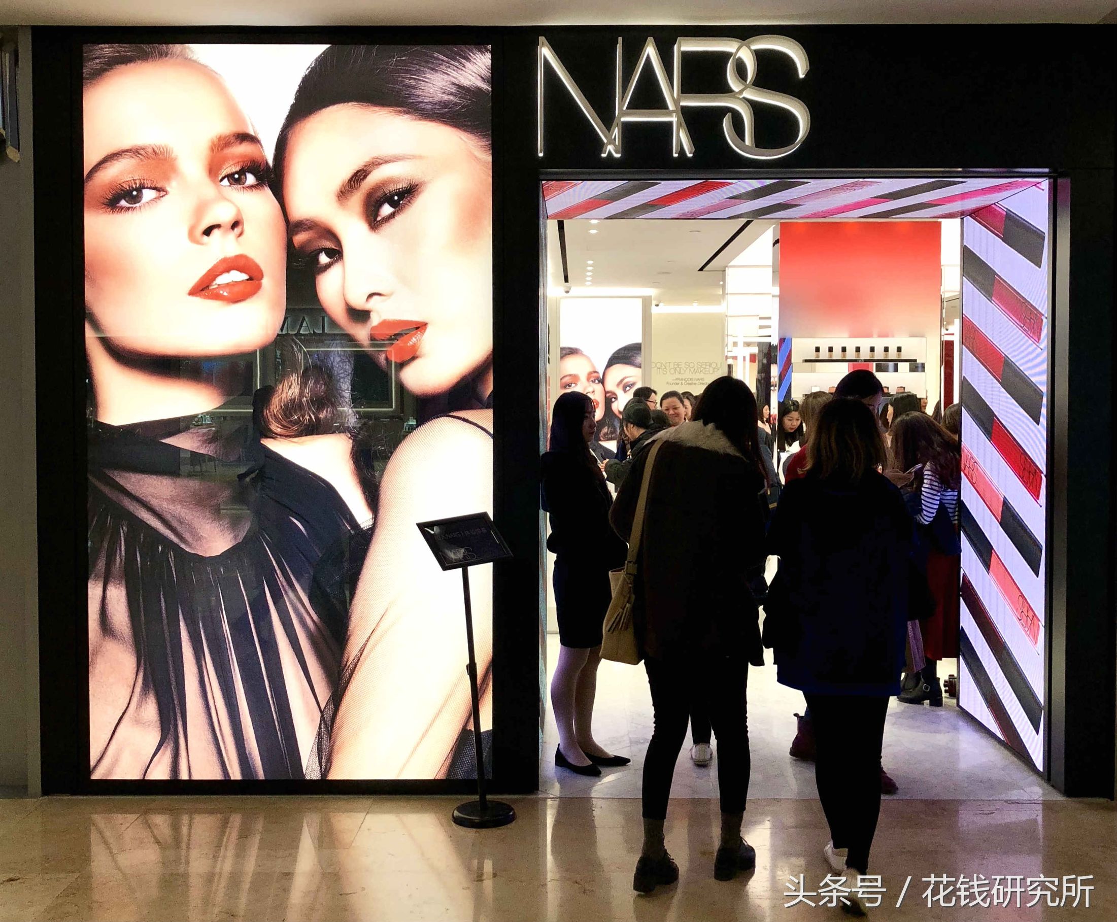南京姑娘太爱Nars，德基店开业第一天狂购25万彩妆！