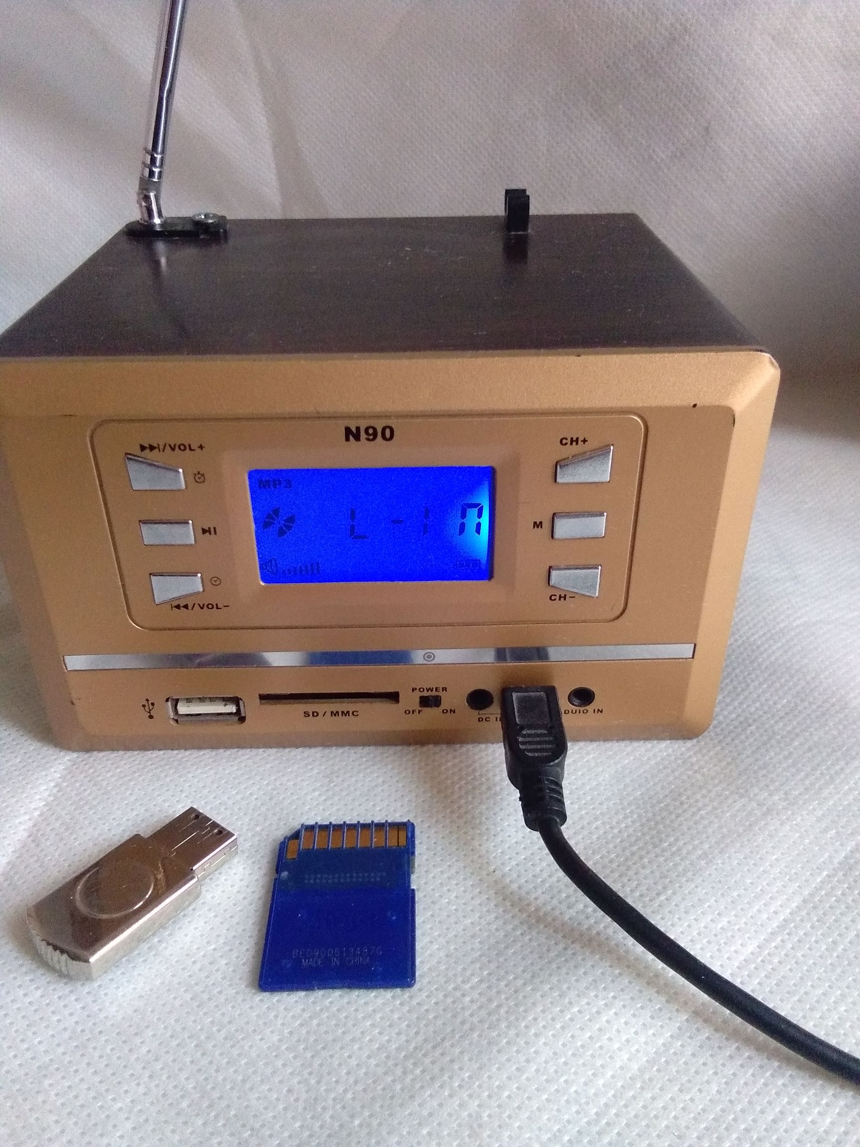 科技生活——坤之元N90迷你插卡音响（25）