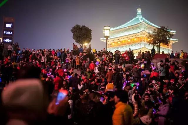 西安圣诞主题街区,与西安城墙的完美相遇