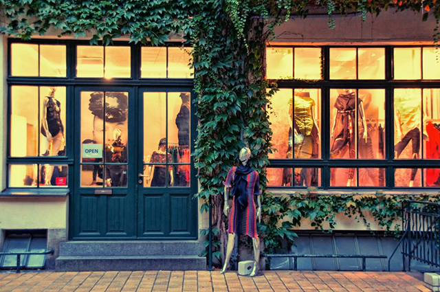 现在开什么样的服装店才能赚钱,现在想开服装店怎样开才能赚钱