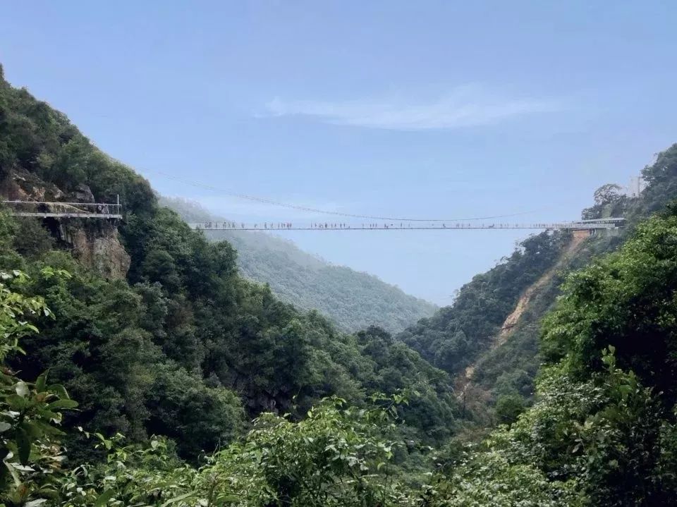 中国最美最刺激的10座玻璃桥，敢约吗？