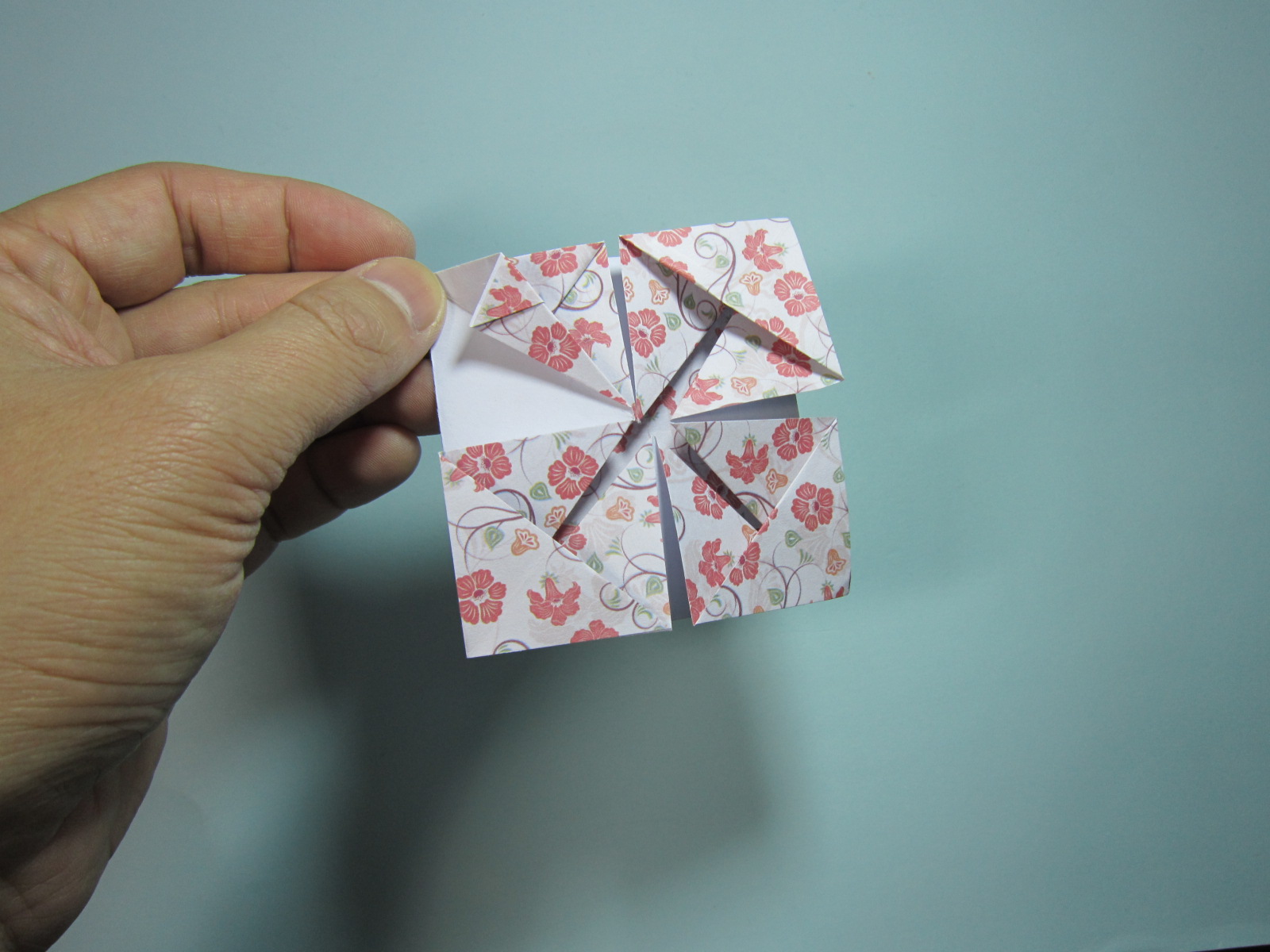 花篮折纸的折法,小花篮折纸手工制作步骤书面解说