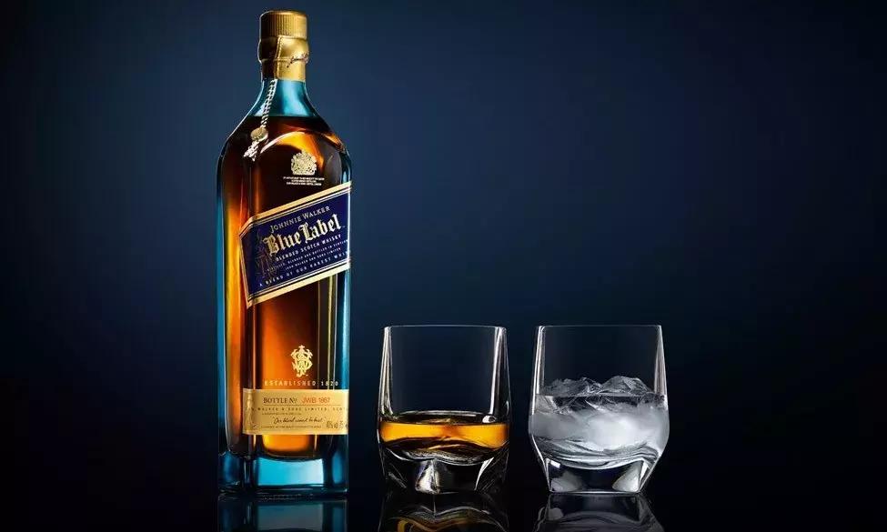 红方和黑方蓝方威士忌的区别,威士忌里黑方红方蓝方有什么区别