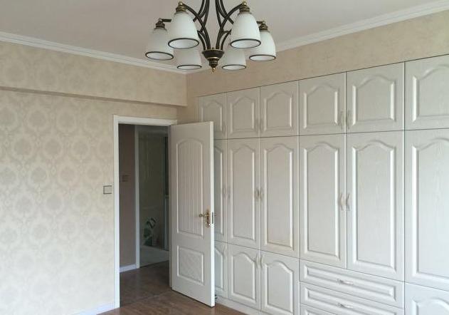 老公非要在客厅挖个地窖,客厅免打孔简易隔断