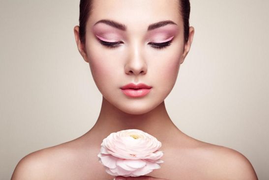 眼角两边的浅褐色斑是什么斑,眼角旁边的斑属于什么斑