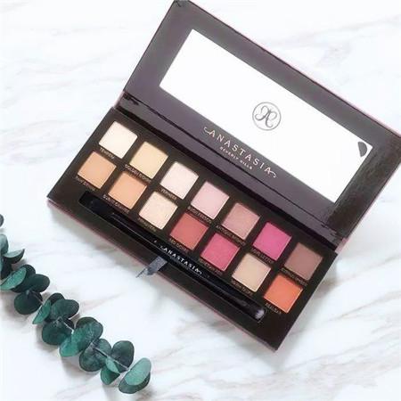 不画眼影的妆容奇怪吗,什么妆都可以画的眼影盘推荐