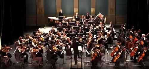 一曲求索、控诉和追问的哀歌，一部人类灵魂生活和精神追求的挽歌