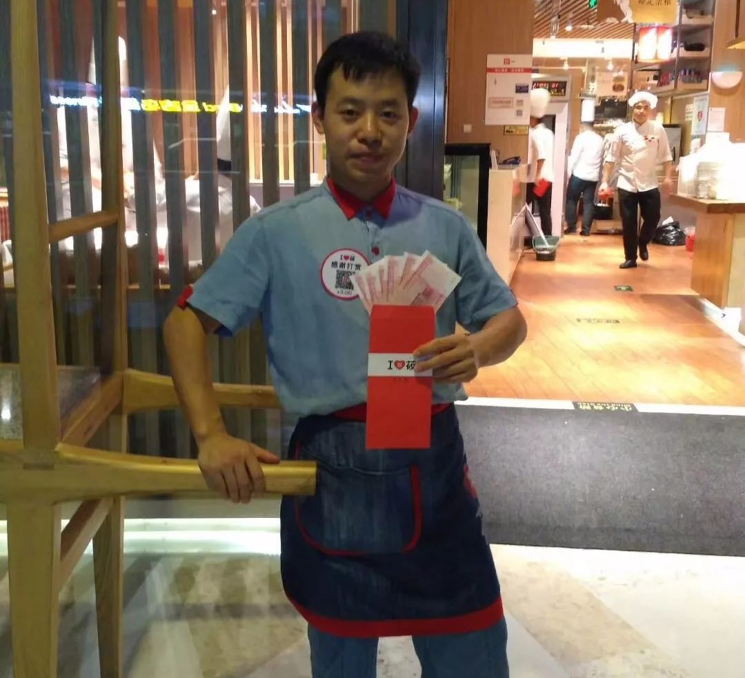 在海底捞当服务员的一天,在海底捞当员工怎么样