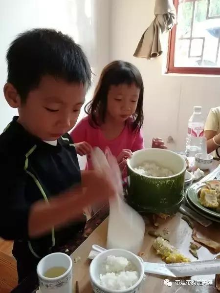 带孩子丽江自驾游,宝妈开着车带熊孩子兜风文案