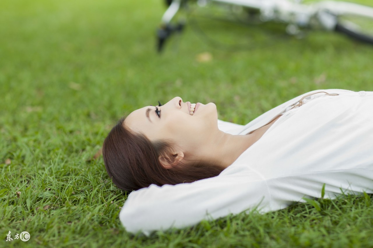 宝宝半夜哭闹非要玩,宝宝晚上闹觉能不能打