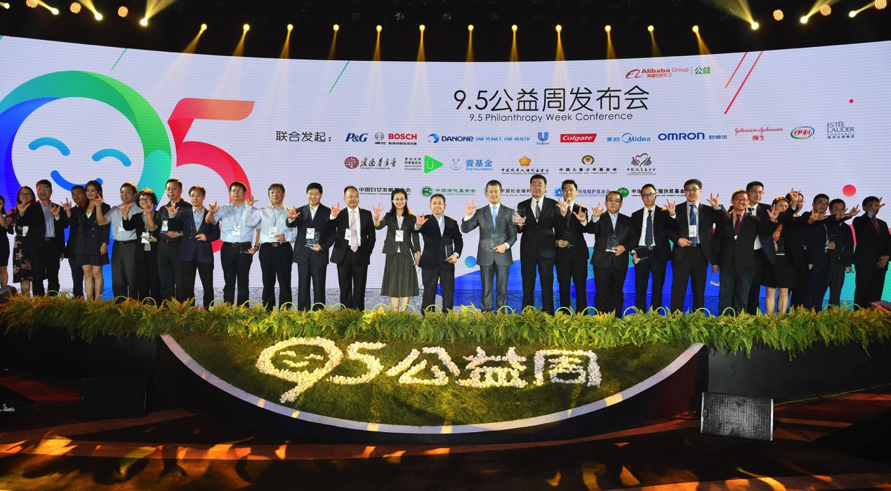 87岁的诚信奶奶收到了一份礼物，全淘宝一起做的，猜猜长啥样？