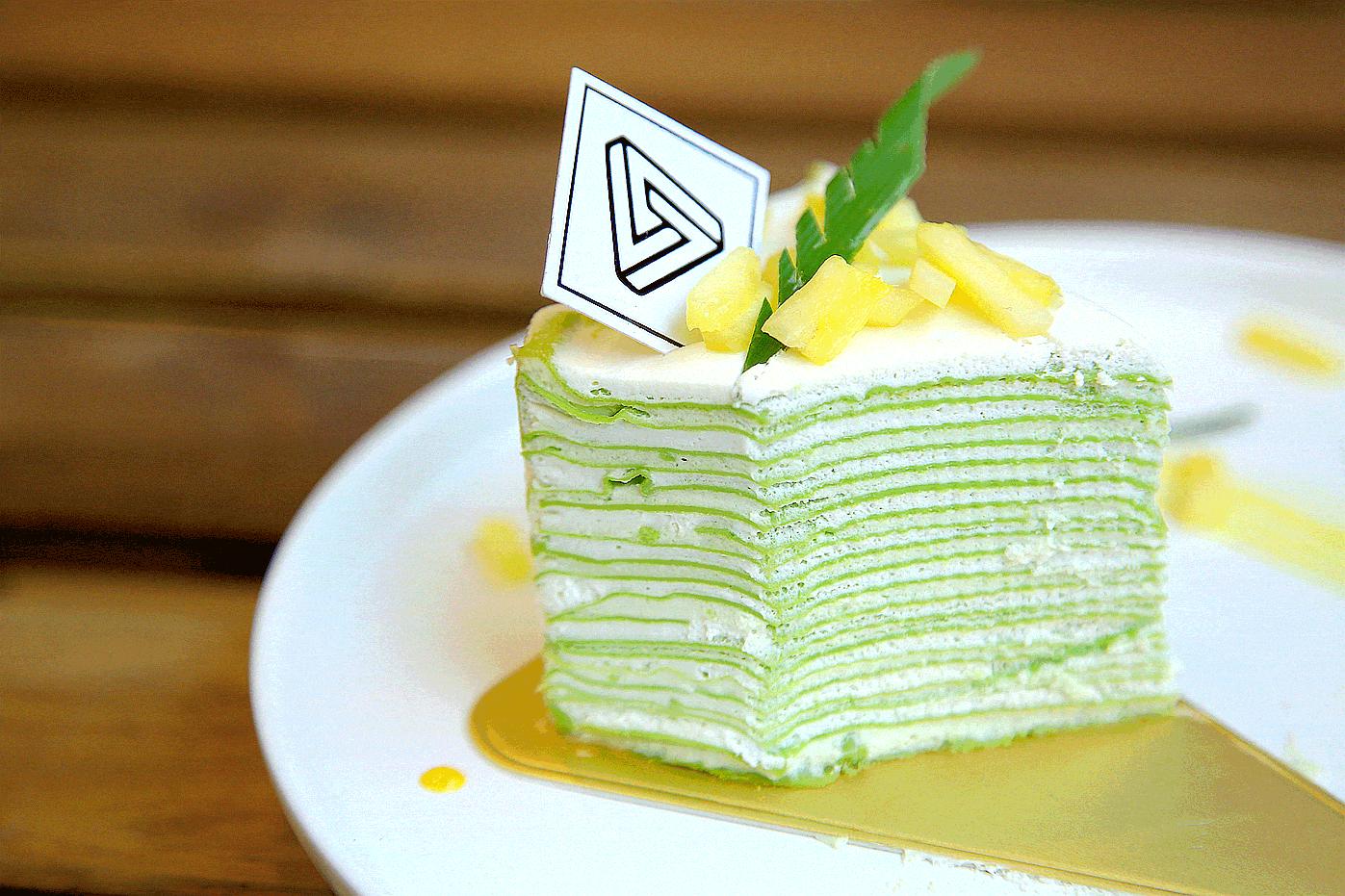 在甜品店里花样调酒？新街口这家网红店让你来了就不想走！