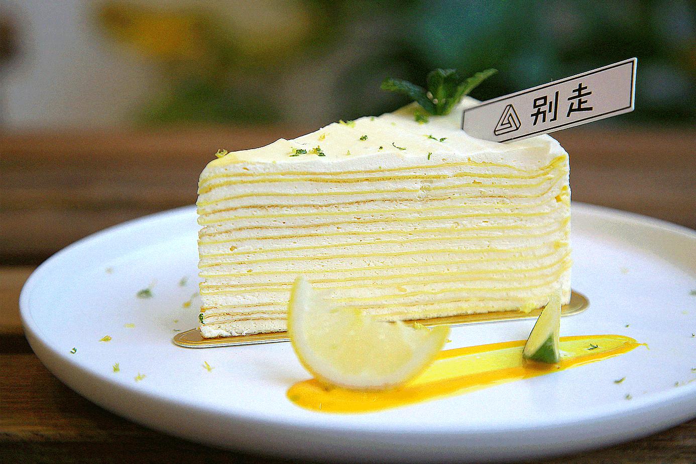 在甜品店里花样调酒？新街口这家网红店让你来了就不想走！