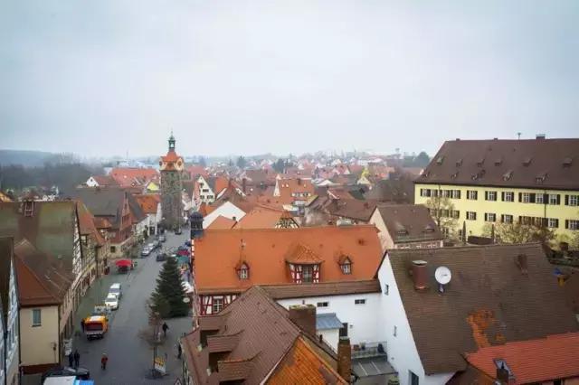 阿迪达斯与彪马的兄弟之争,阿迪达斯和彪马恩怨