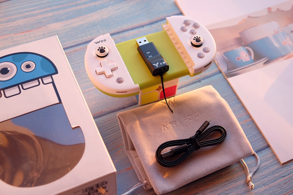 用触摸屏打游戏的朋友可以放下了，被229元手柄的体感震撼到了