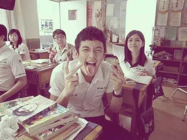 明星吸毒终身禁演,明星吸毒该禁演吗