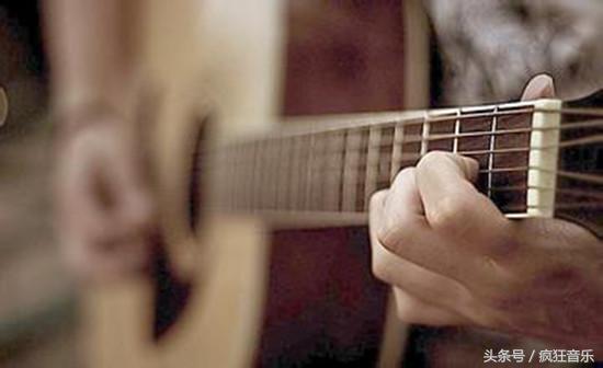 初学者如何挑一款便宜好用的吉他,吉他如何挑选好的弦