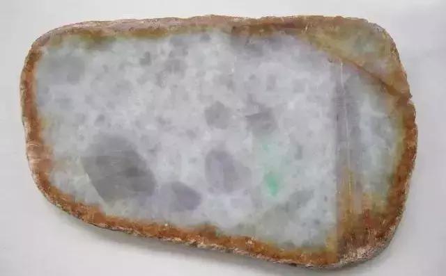 翡翠发黄用什么材料去除,翡翠打紫光灯照发黄正常吗