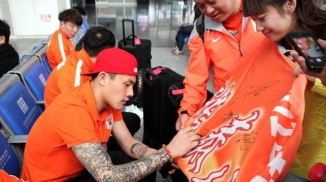 足球十大纹身最多球员,中超纹身球员