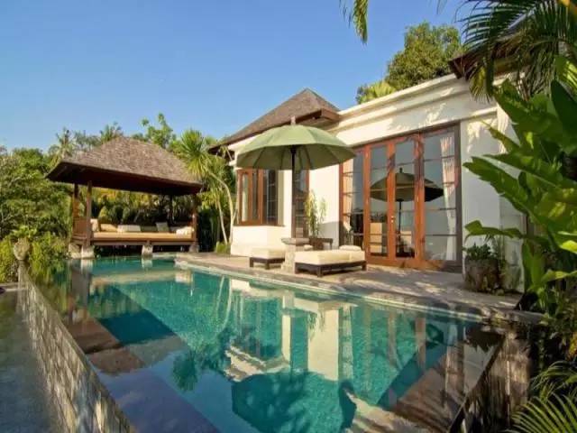 在成都买套房子的钱，出国能干点啥？看完心酸！