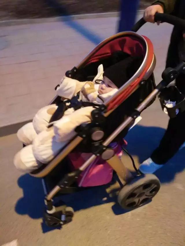 日本麻麻是这样带baby出门的...中国宝妈太羡慕！