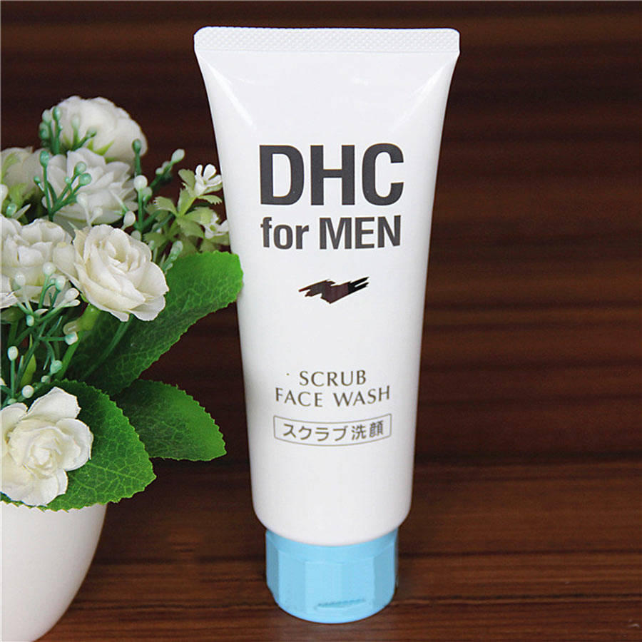 男生如何做到正确的护肤,不要忽略身体皮肤的保养