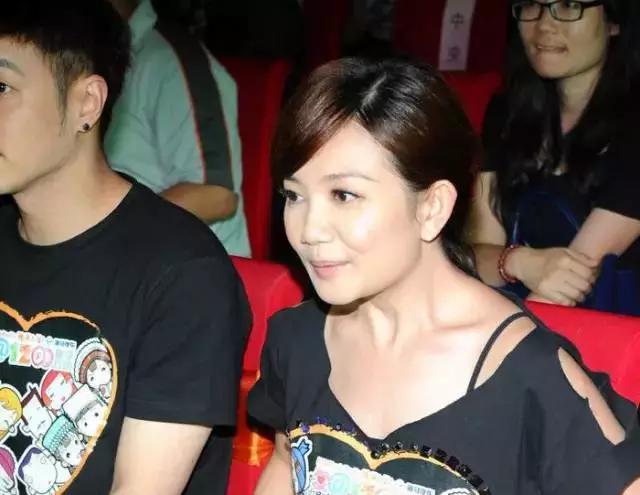 女明星是怎么化解尴尬的,女明星如何化解尴尬的场面