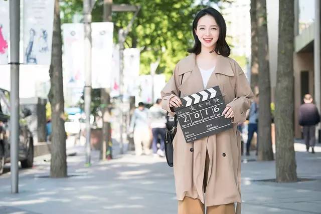 歌曲爱笑的女孩运气不会太差,爱笑的女孩子运气都不会太差