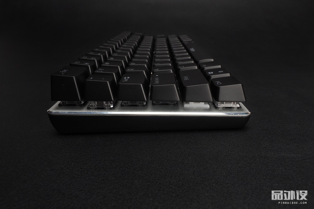 黑爵极客ak33怎么连接电脑,极氪黑爵背光键盘ak33怎么开灯