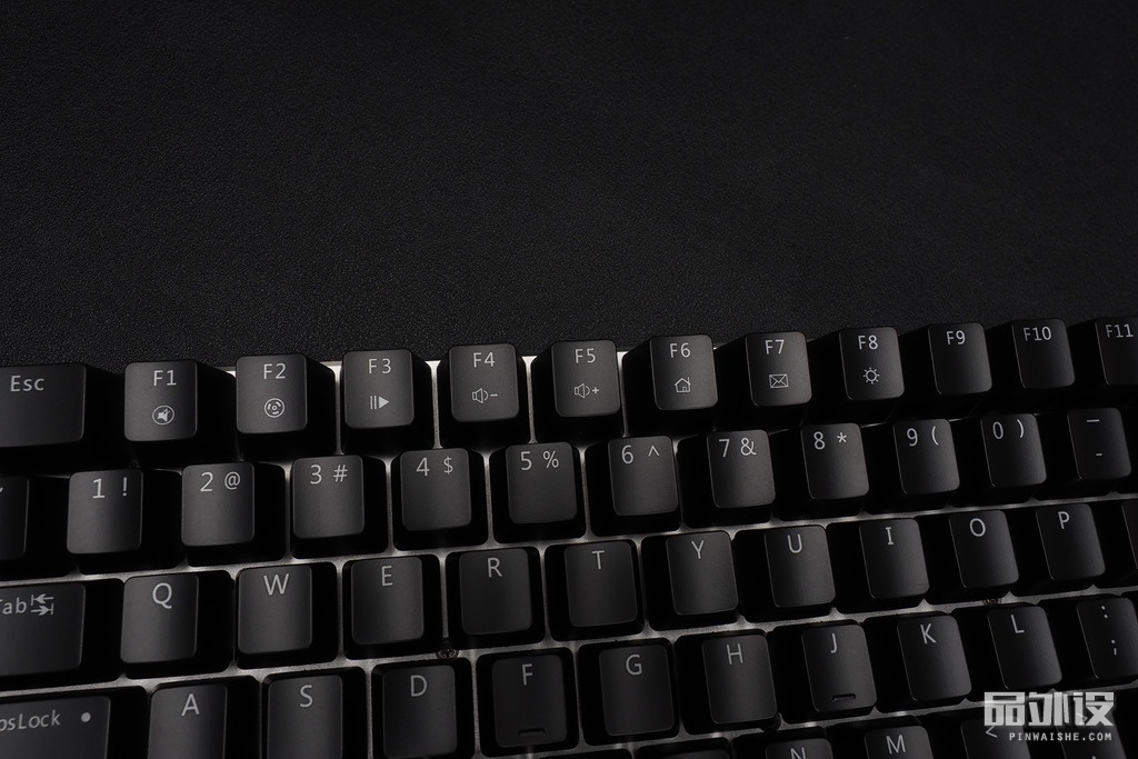 黑爵极客ak33怎么连接电脑,极氪黑爵背光键盘ak33怎么开灯