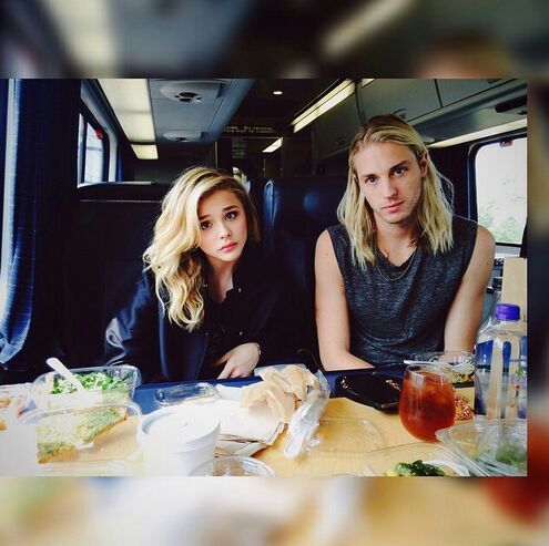 小贝大儿子与女友,小贝长子官宣订婚