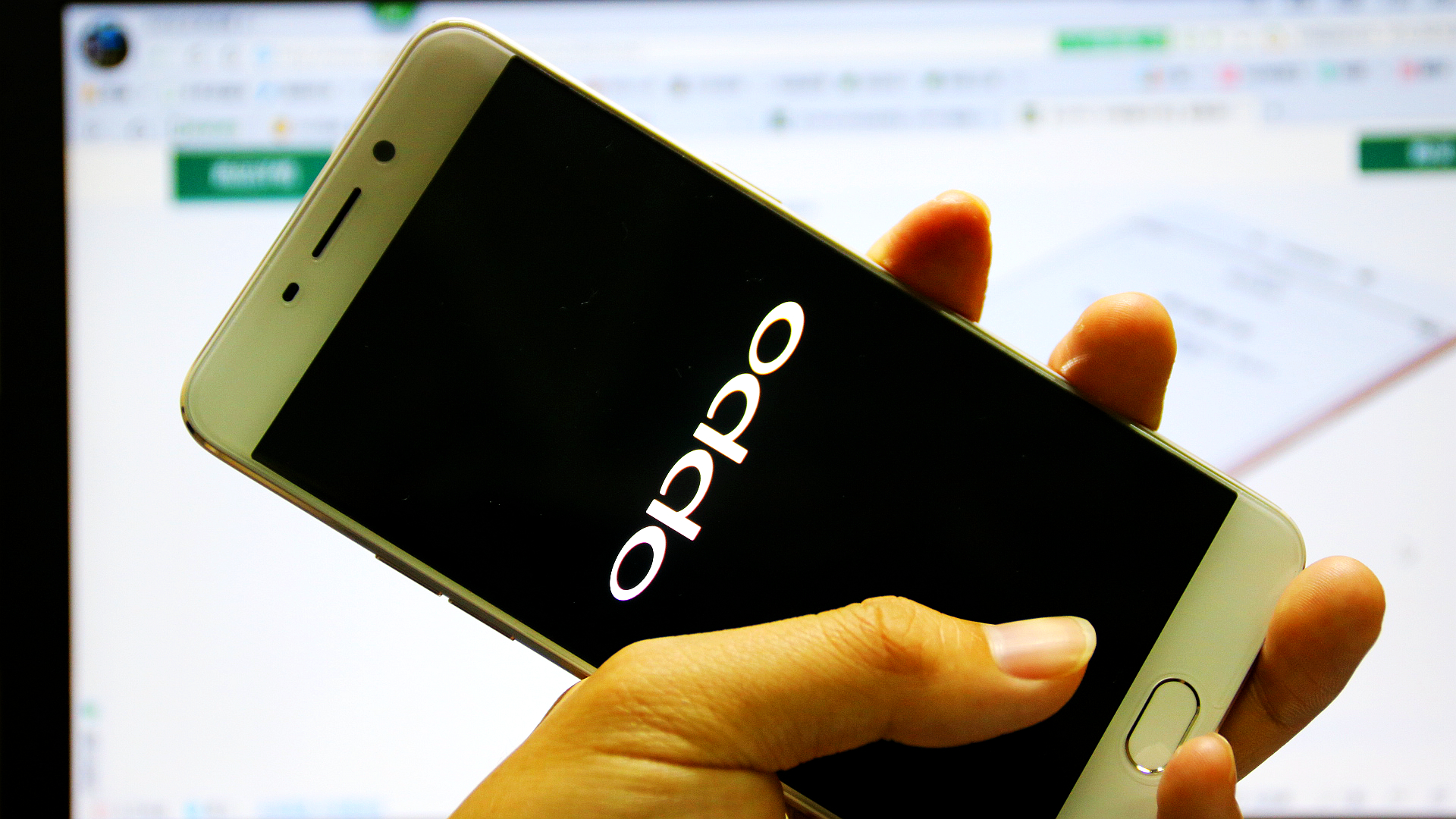 杨幂李易峰代言的手机oppo,李易峰代言oppo手机现在的价格