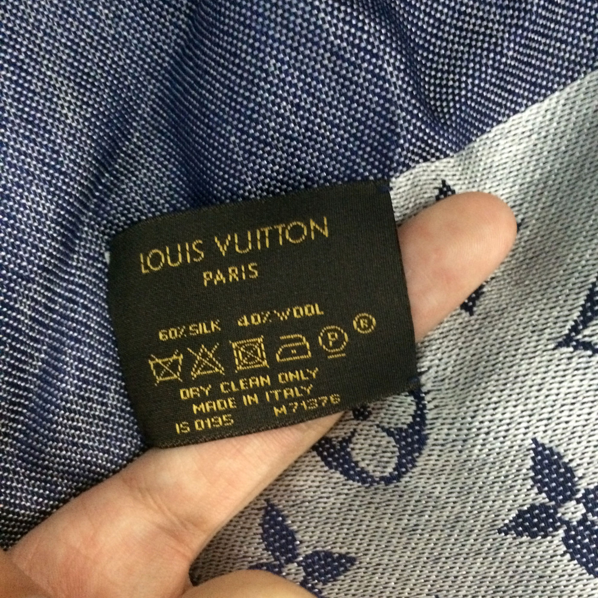 lv披肩怎么看真假鉴别,lv披肩洗标