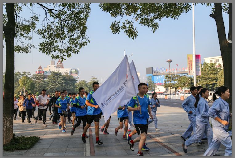 全城沸腾,全城火热人山人海