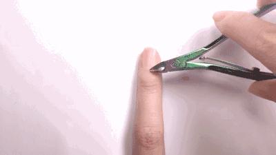 美甲修指甲的正确手法,怎样修剪指甲和美甲店一样