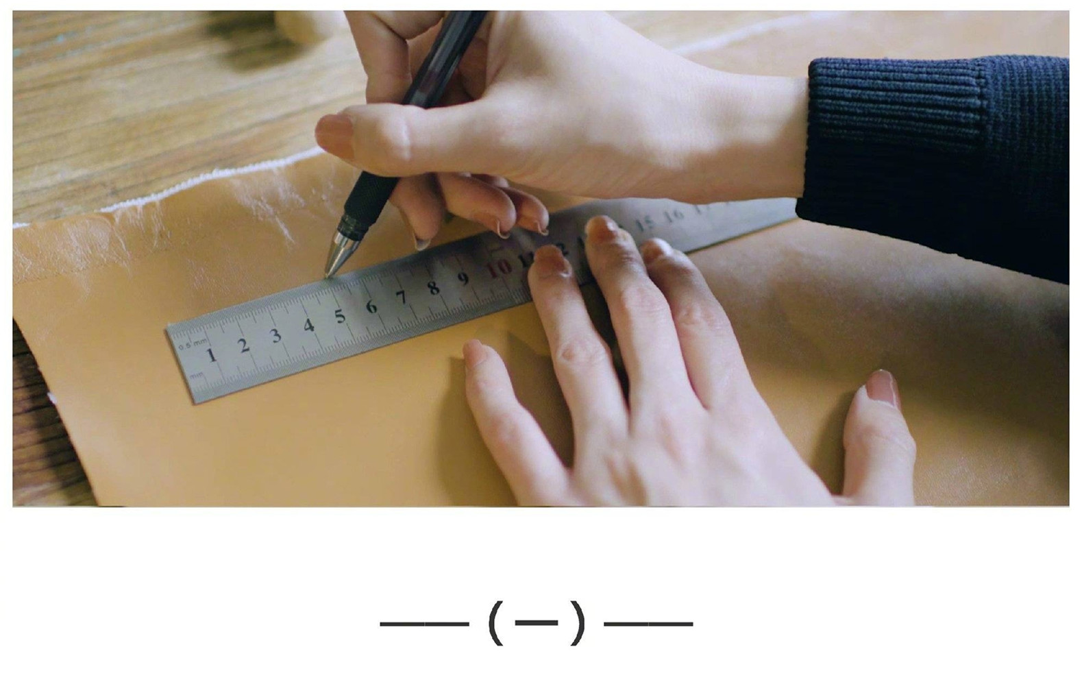 旧大衣咋处理?朋友咔咔两剪刀变背包,边角走线分毫不差!超完美