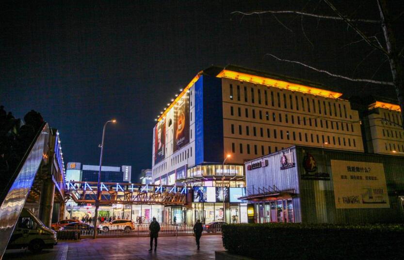 圣诞节热恋生活日记,开着轩逸陪女朋友搜集北京的圣诞树