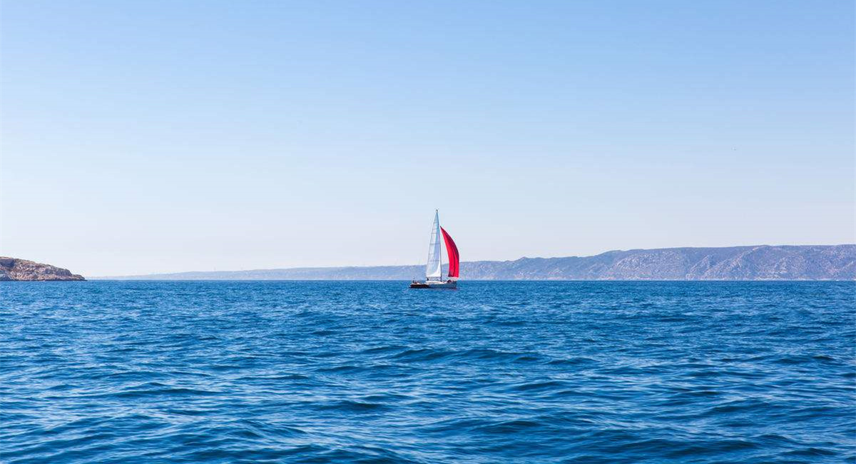 扬帆正当时前一句是什么,扬帆起航正当时的上一句