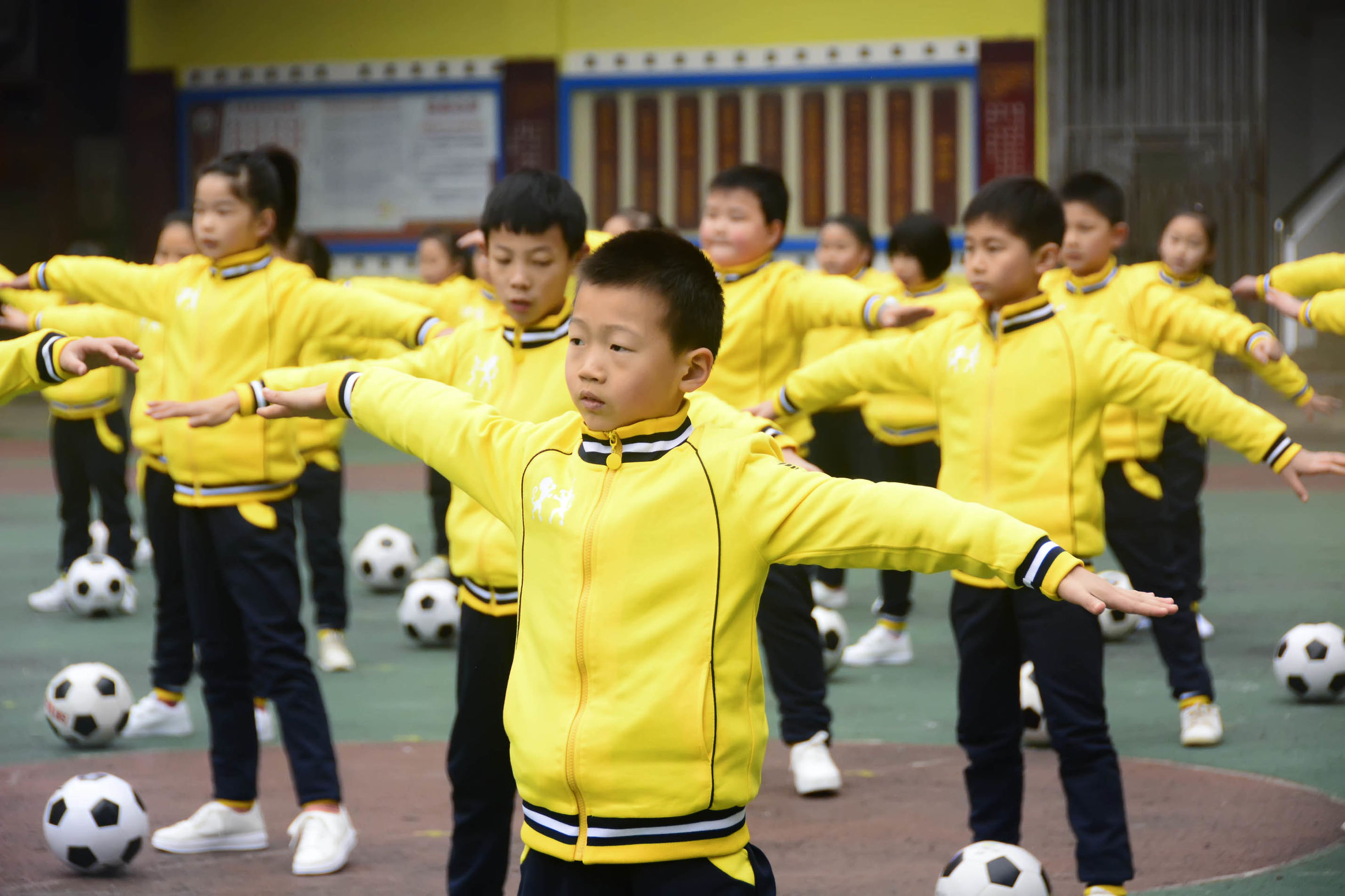 三小校运会啦啦操,巴中市巴州区三小足球操